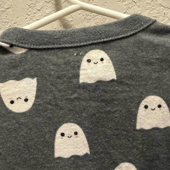 Old Navy Gray and White Footie Pajama with Cute Ghost Faces Size 0/3M - Picture 5 of 5